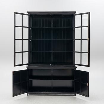 Vitrinskåp, Newport, samtida.