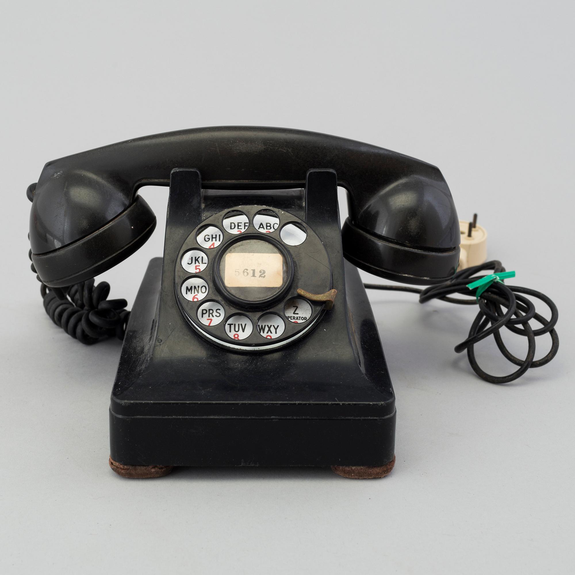 A 'model 302' telephone by Henry Dreyfuss, Bell USA 1937.