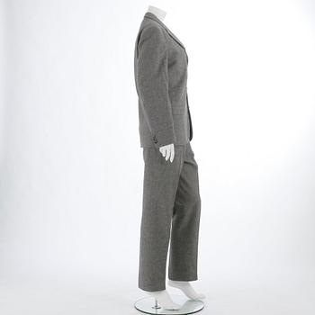 MEA, a men's grey wool suit consisting of jacket and pants.