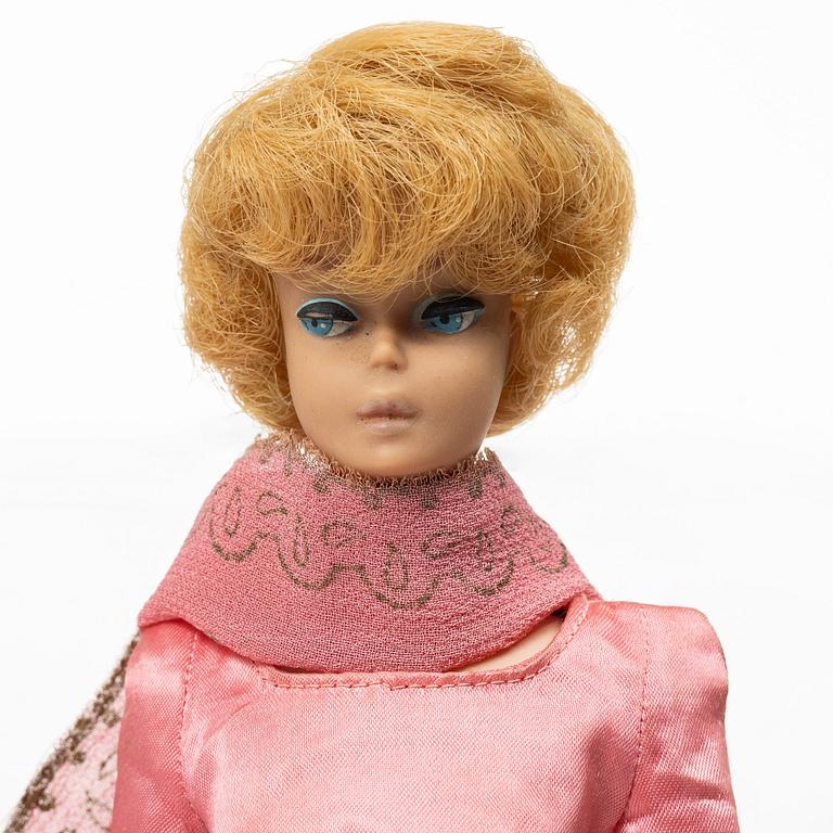 Barbiedockor, 4 st, samt kläder och accessoarer, Mattel, 1960-tal.