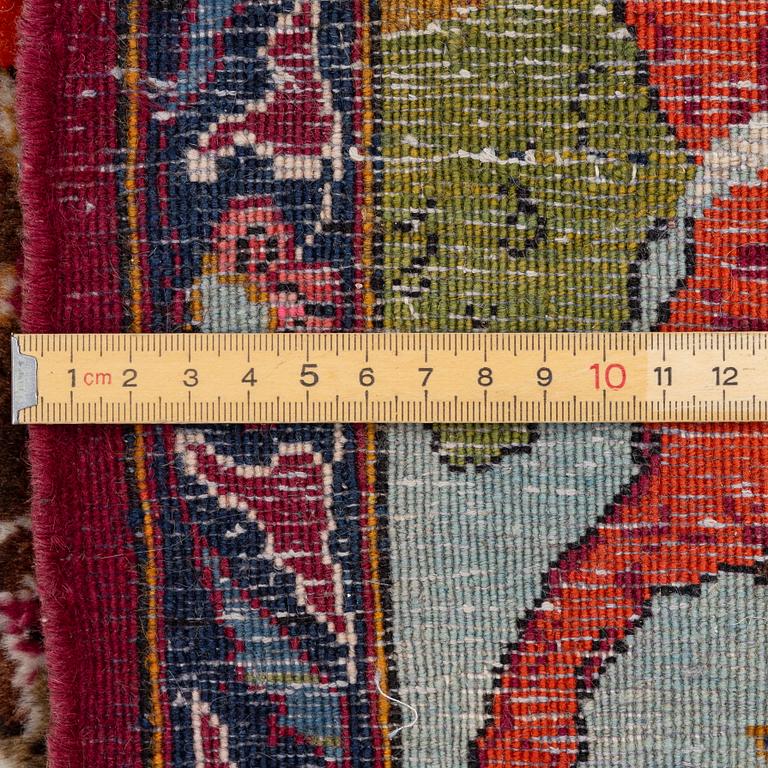 Carpet, Figural Keshan, approx. 200 x 130 cm.