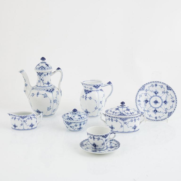 Royal Copenhagen, Coffee Service, 28 pieces "Musselmalet".