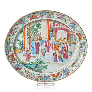 1260. A massive famille rose Canton serving dish, Qing dynasty, 19th century.