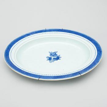 SERVISDELAR, 4 st, kompaniporslin. Qing dynastin, Jiaqing (1796-1820).