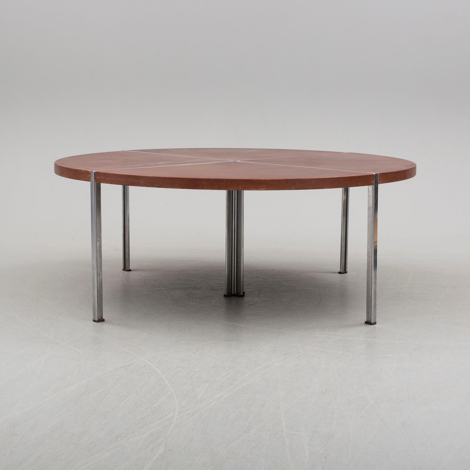 A table ny Walter Knoll, Germany.