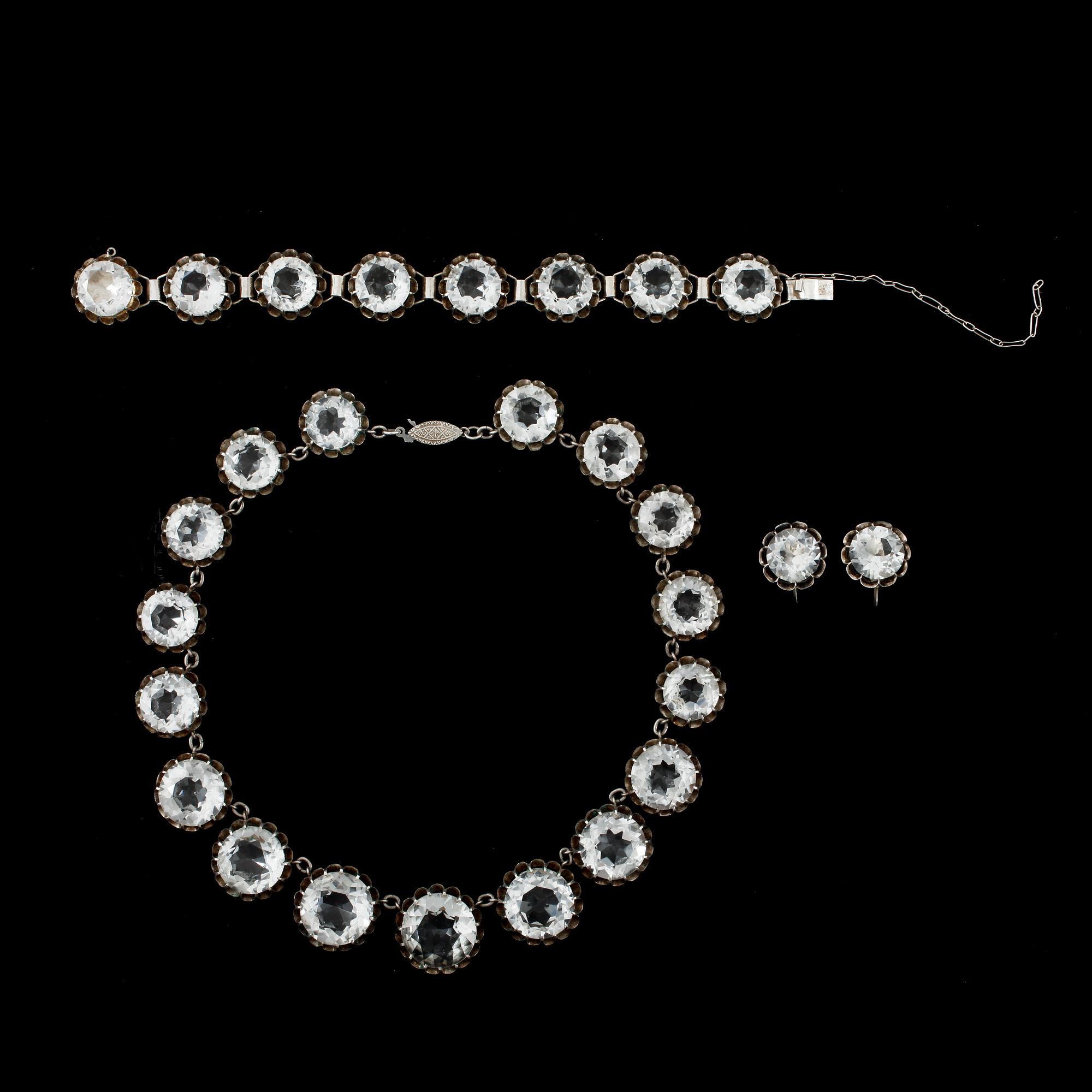 GARNITYR, 3 delar, silver och bergskristall, Mikimoto, Japan, 1953.
