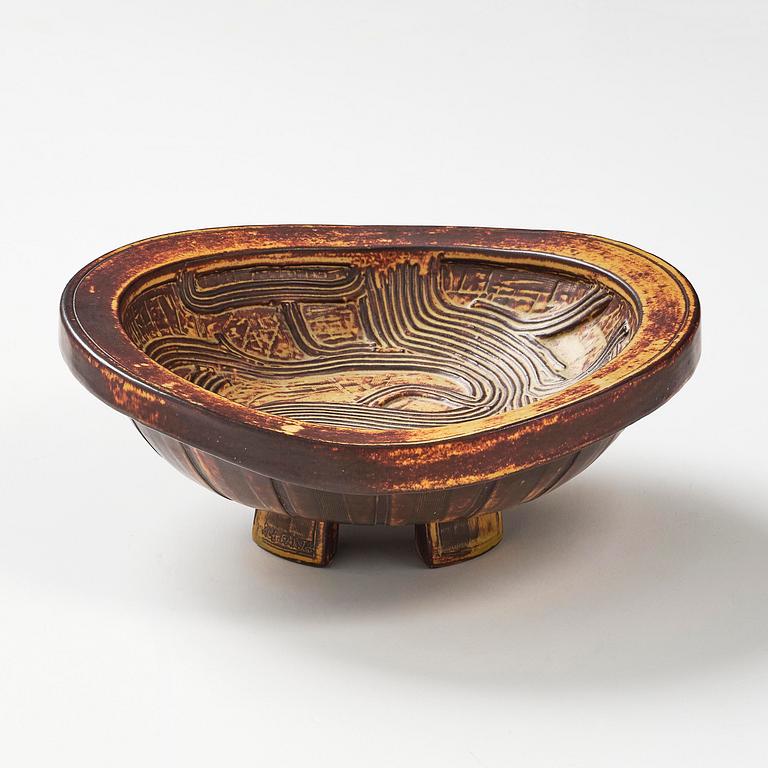 Wilhelm Kåge, a "Farsta" stoneware bowl, Gustavsberg Studio 1948.