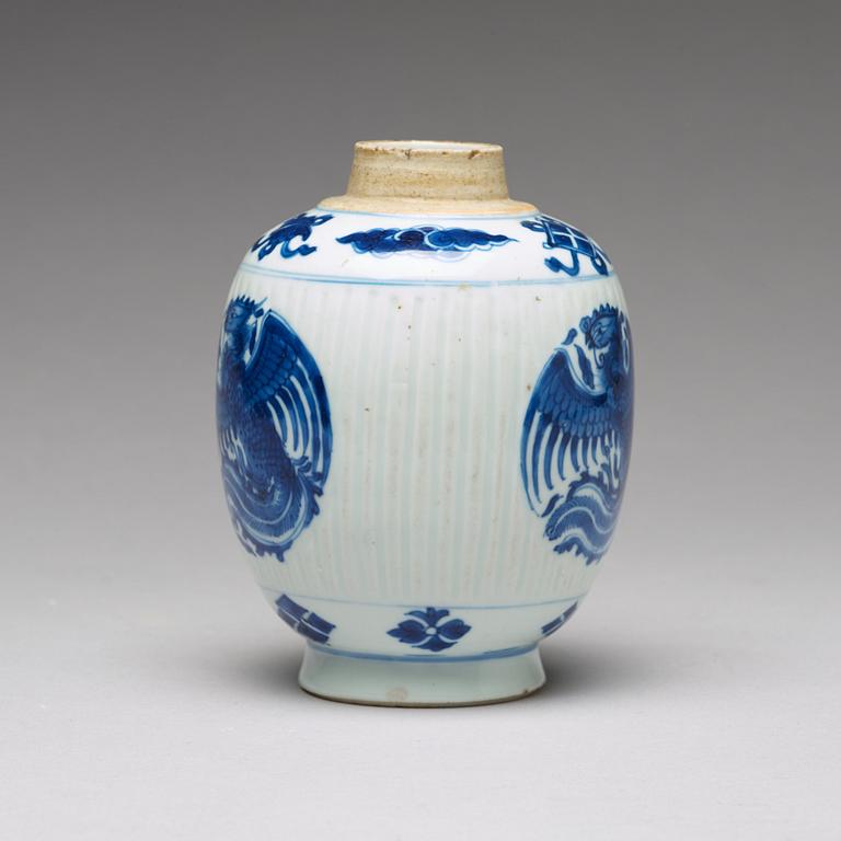 A blue and white jar, Qing dynasty, Kangxi (1662-1722).