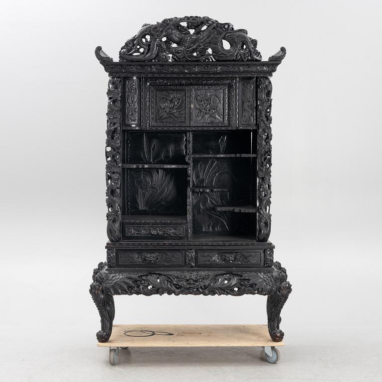 A Japanese cabinet, around 1900.