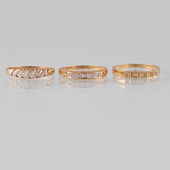 RINGAR, 3 st, 18K guld samt åttkantslipade diamanter, kattfotstämplade. Vikt 5,8 gram.