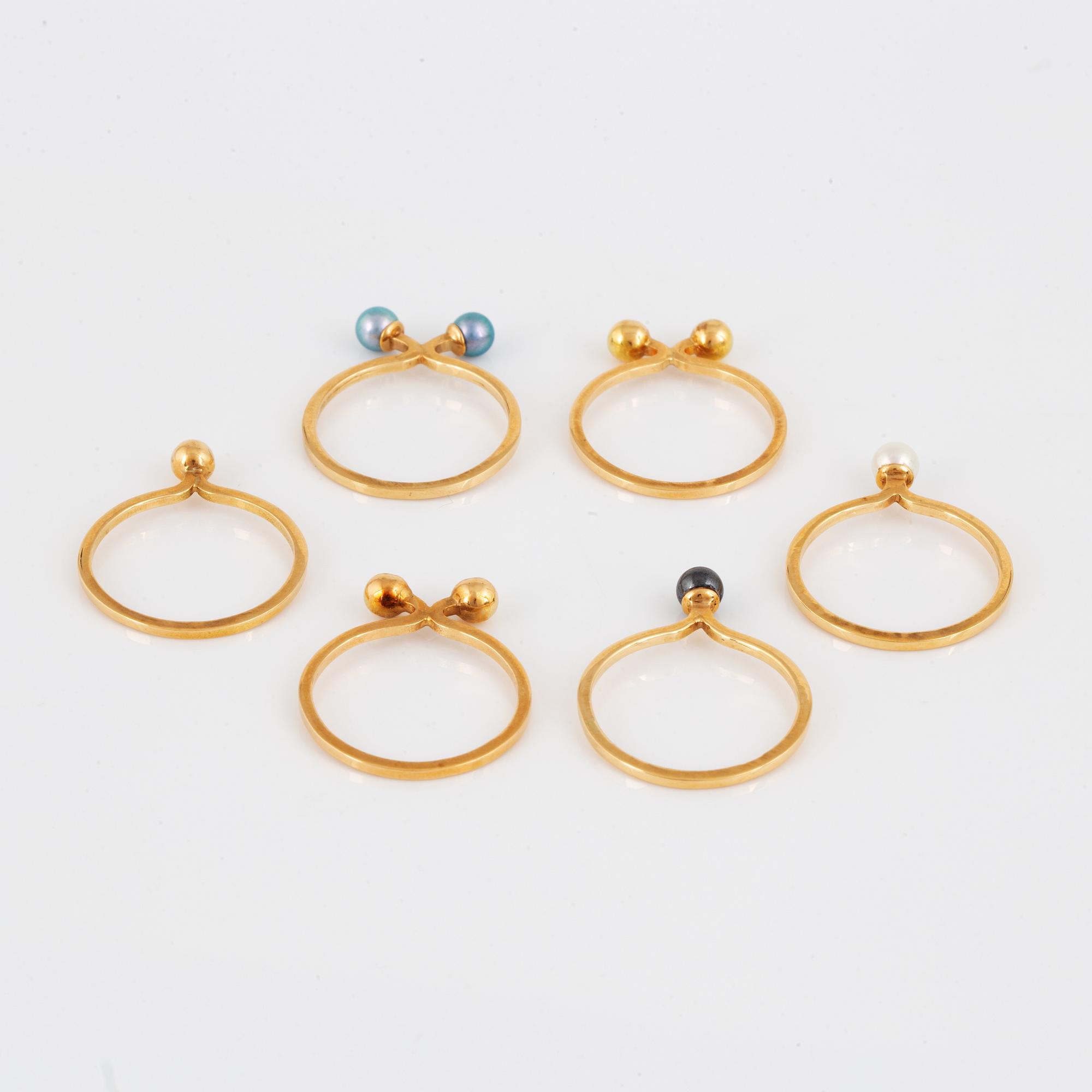 THERESIA HVORSLEV, six gold rings with cultured pearls.