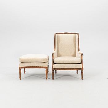 Öronlappsfåtölj med fotpall Louis XVI-stil 1900-talets början.