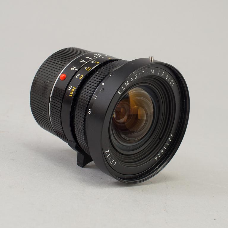 A black Leica Elmarit -M 1:2.8/21 no 3211824 from Leitz Canada with viewfinder and original box.