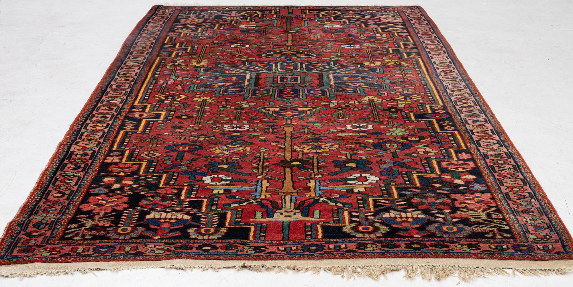 Rug, Bachtiari, approx. 295 x 166 cm.