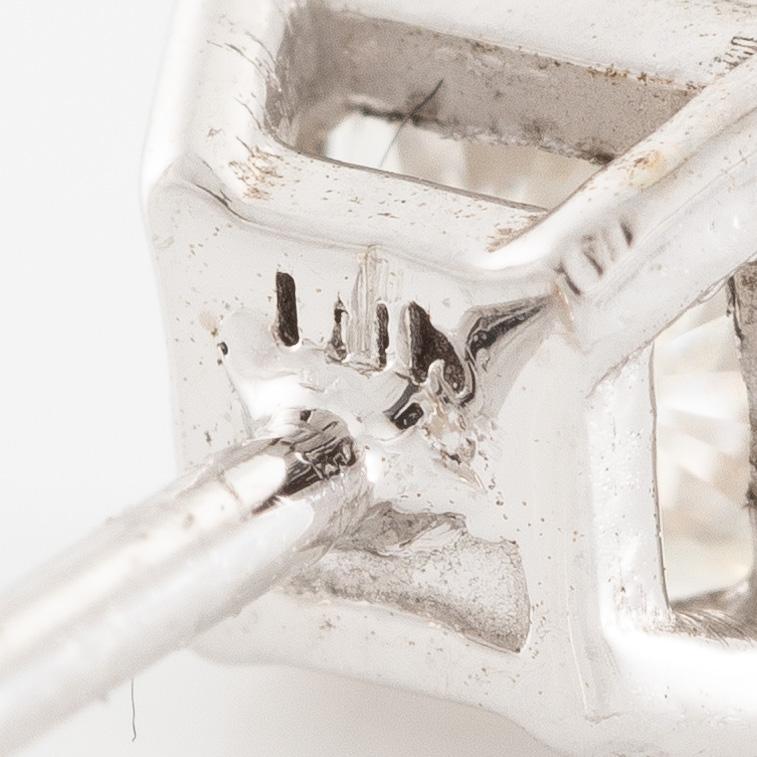 Earrings, 18K white gold with cushion-cut diamonds, total 1.01 ct. Accompanied by GIA dossier.