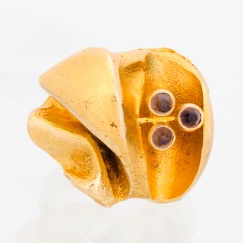 A BJÖRN WECKSTRÖM RING, 'Kanjon', amethysts, 18K gold. Lapponia 1968.