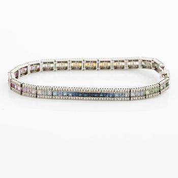 Bracelet 18K white gold with sapphires and round brilliant-cut diamonds.