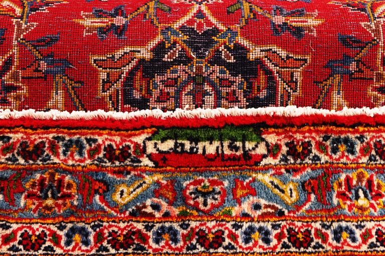 A Kashan carpet, c. 388 x 295 cm.