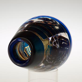 An Edvin Öhrström 'ariel' glass vase, Orrefors 1969.