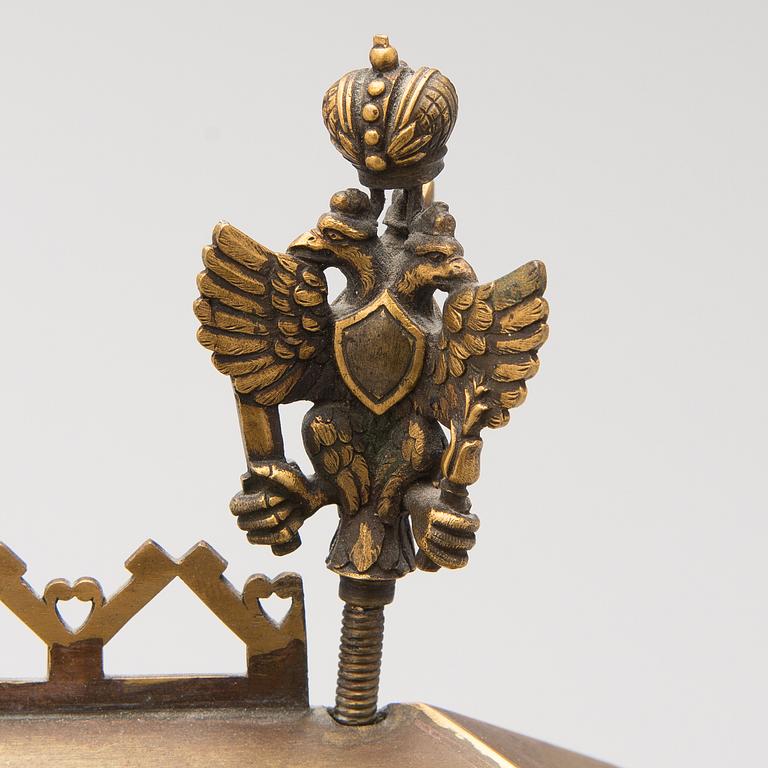 BORDSDEKORATION/KARTA, försilvrad mässing och brons, Ryssland, märkt K. Berto, 1800-talets slut.