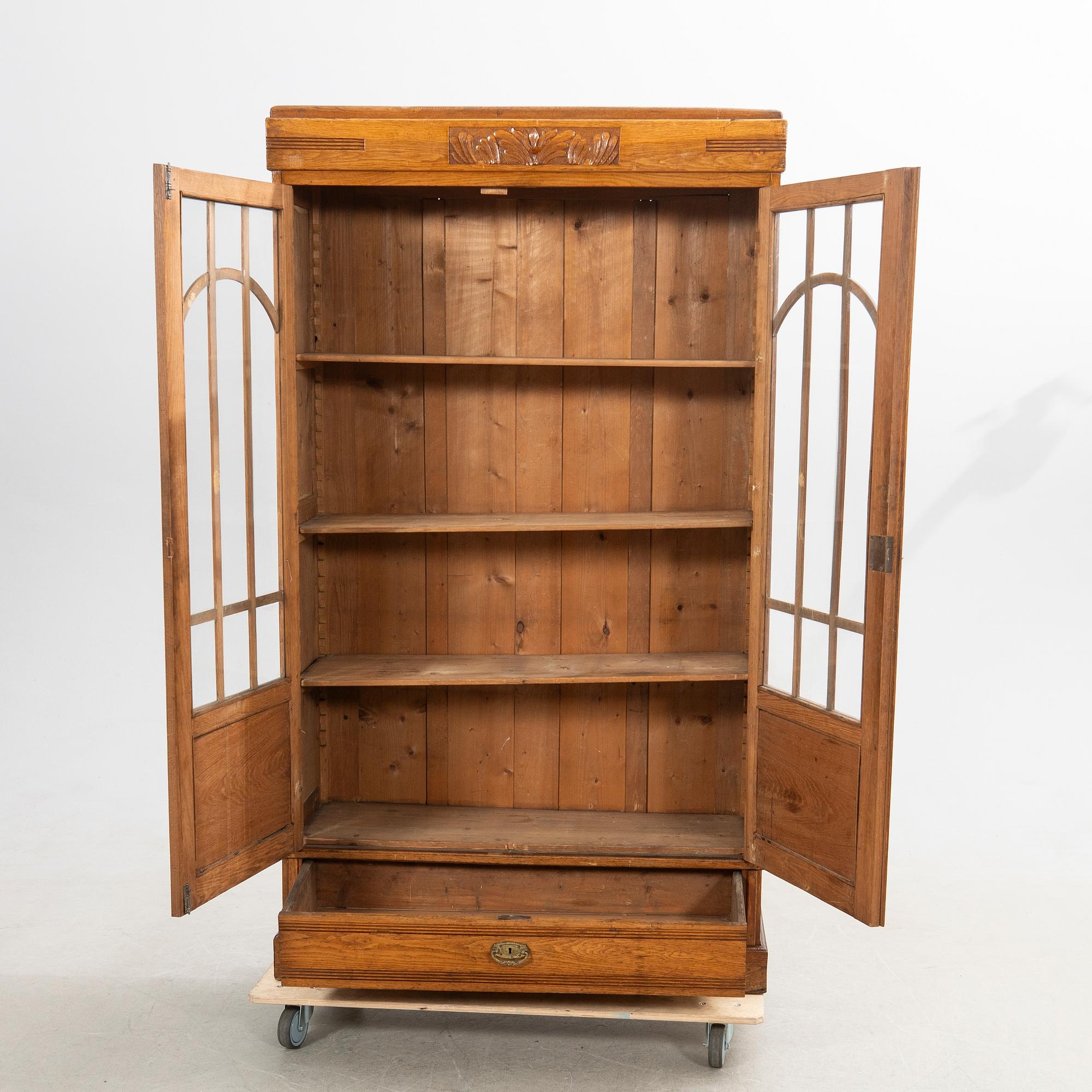 Cabinet/display cabinet, 20th century.