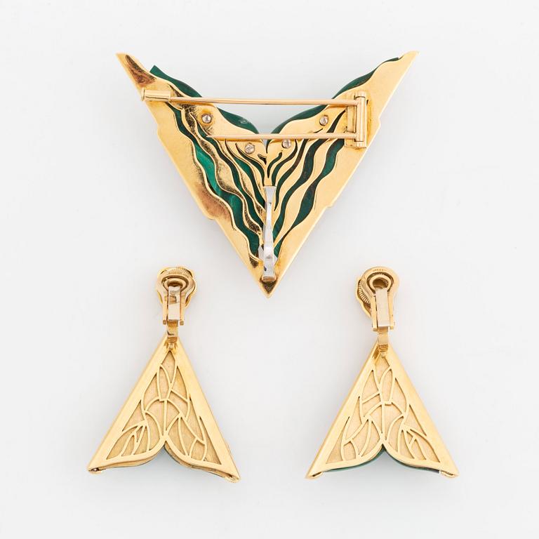 An 18K gold and malachite brooch and pair of earrings set with round brilliant-cut diamonds.