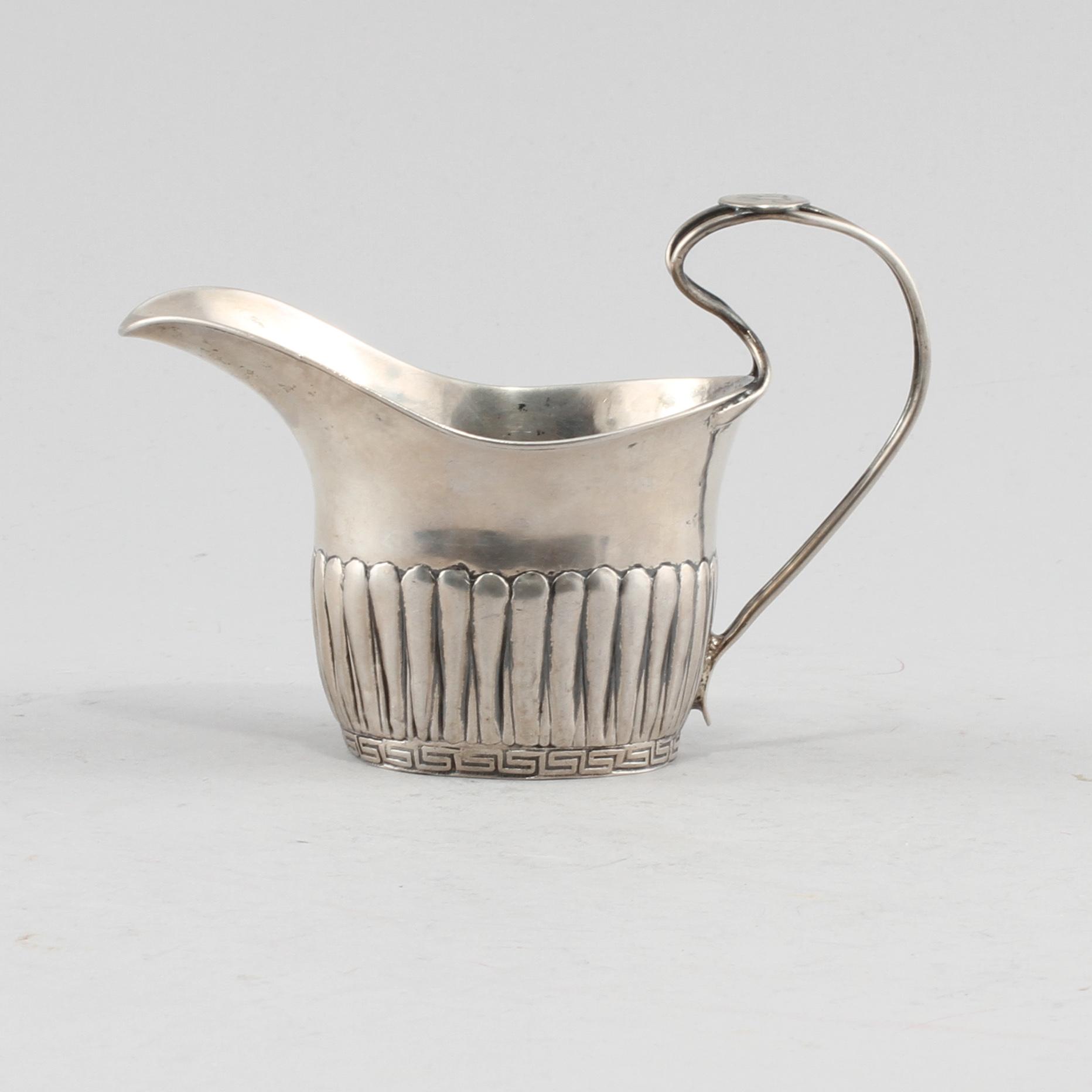 GRÄDDKANNA, silver, empire, 1800-talets första hälft. Vikt 89 g.