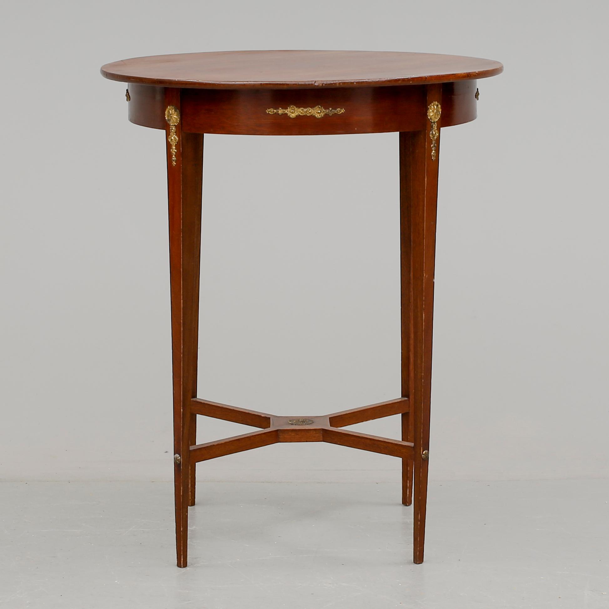 BORD, gustaviansk stil. 1900-talets första hälft.