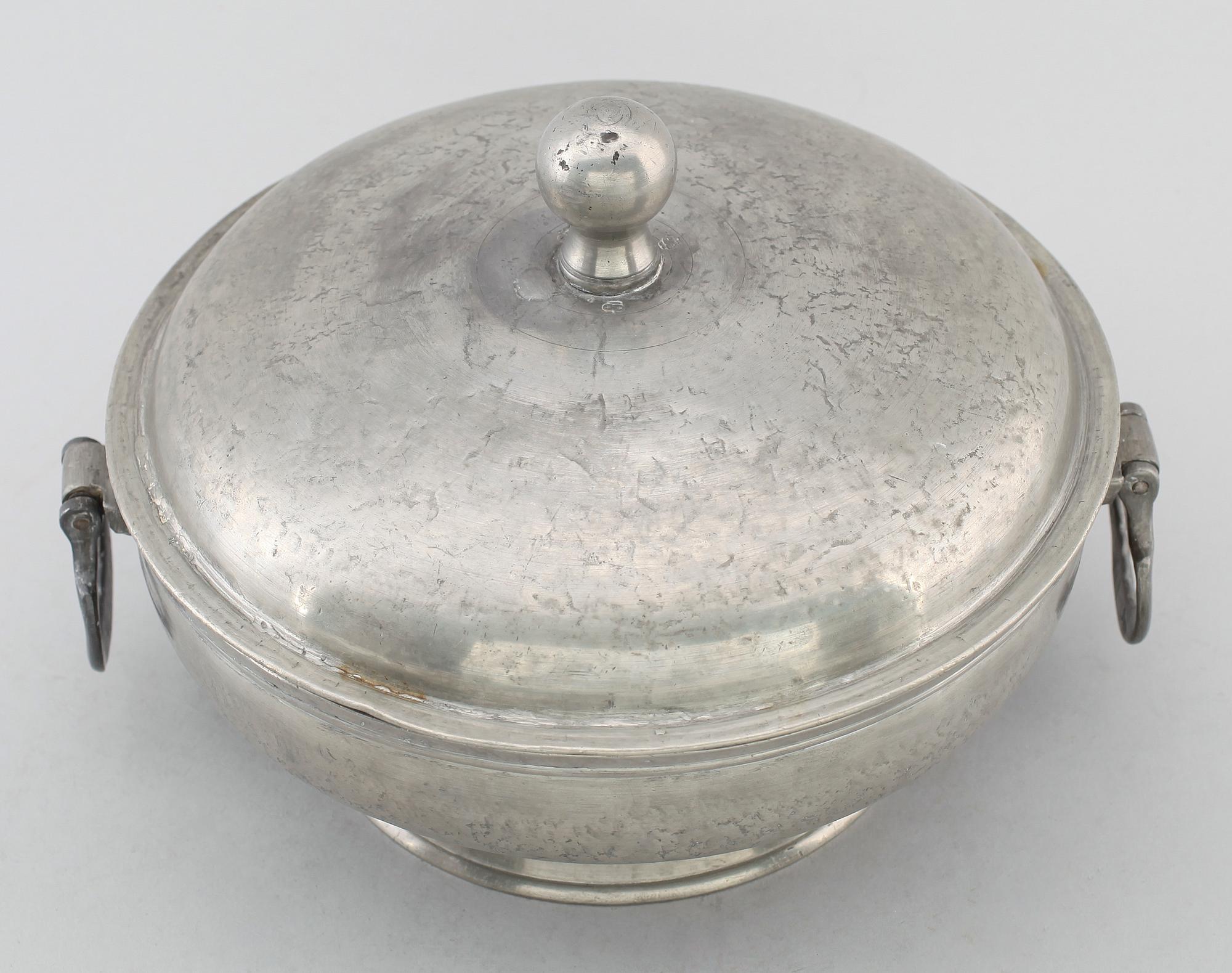 GRÖTSKÅL, tenn, otydliga stämplar, möjligen 1800-tal.