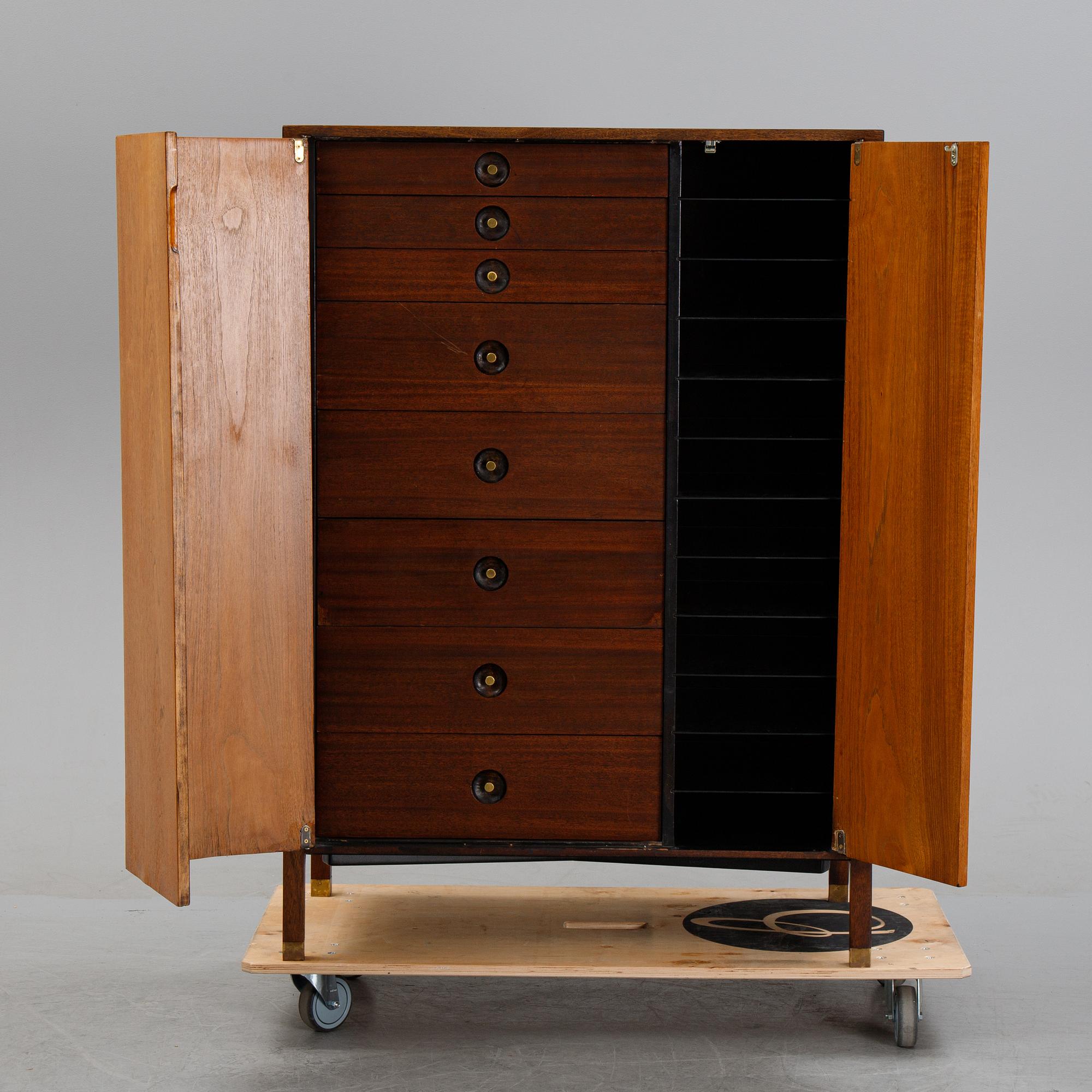 Harvey Probber a 'Gentlemans chest' or cabinet, Harvey Probber, Fall River, Massachusetts, 1960s.