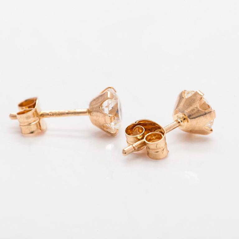 A pair of 14K gold earrings and brilliant cut diamonds.