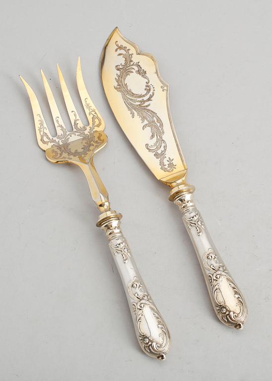 BESTICK, 2 delar, silver, sekelskiftet 1900. Total vikt ca 237 gr.