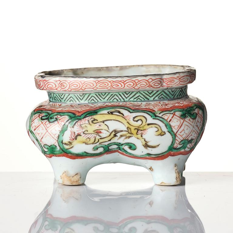 A wucai decorated censer 'Liding', late Ming dynasty, 17th century.