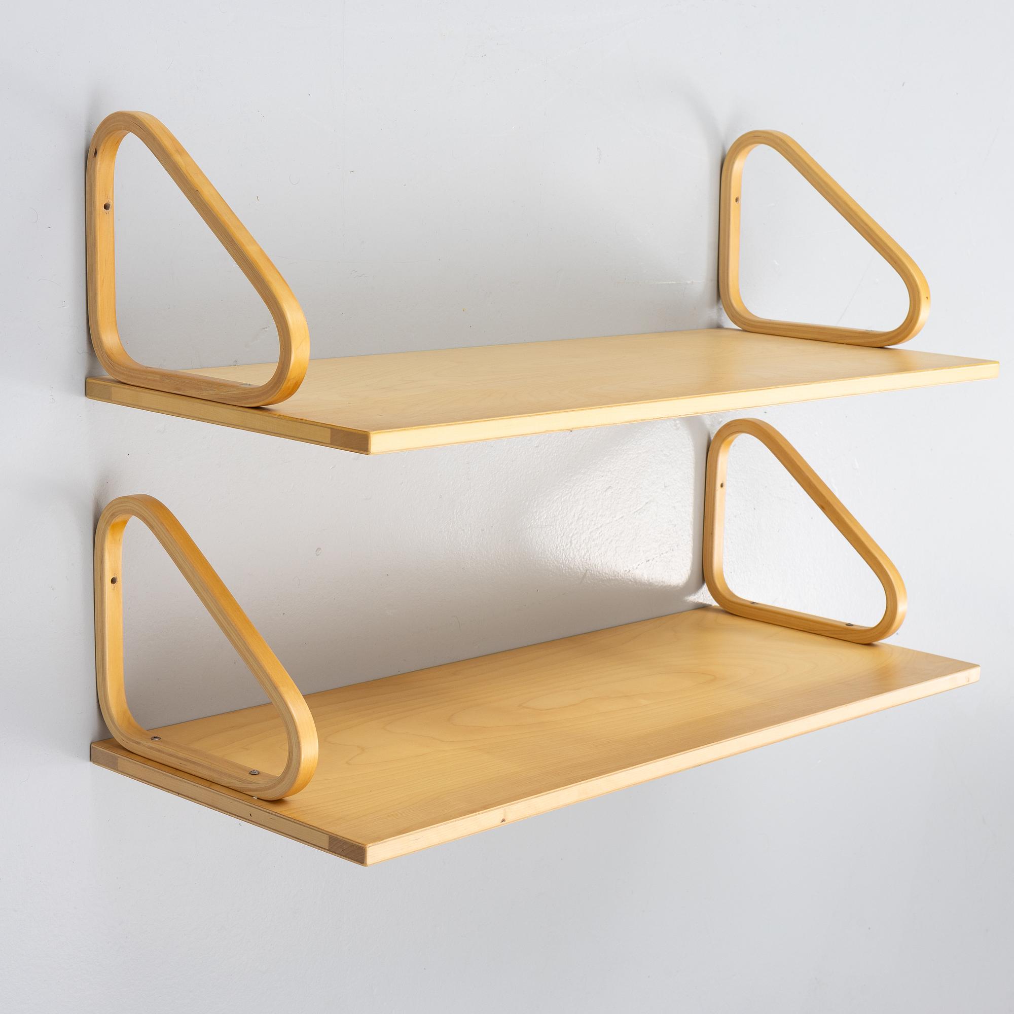 Alvar Aalto, vägghyllor, ett par, modell 112B, Artek, Finland, sent 1900-tal.