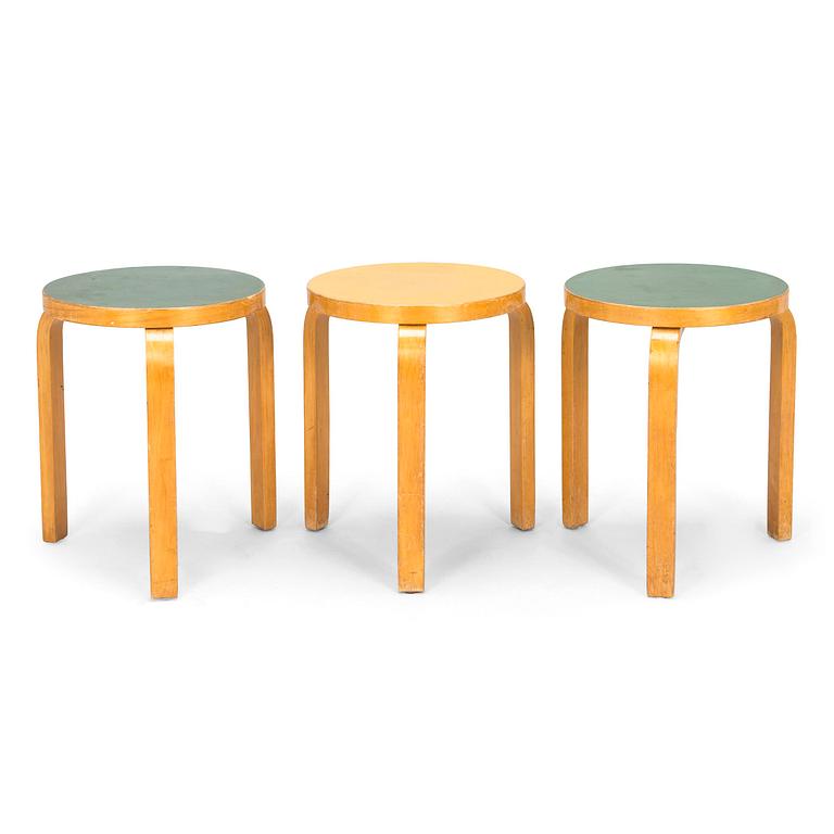 Alvar Aalto, jakkaroita 3 kpl, malli 60, 1900-luvun puoliväli.