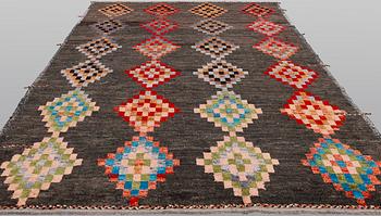 An oriental carpet, ca 295 x 247 cm.