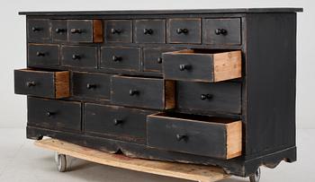 SIDEBORD / LÅDFACK, omkring 1900.