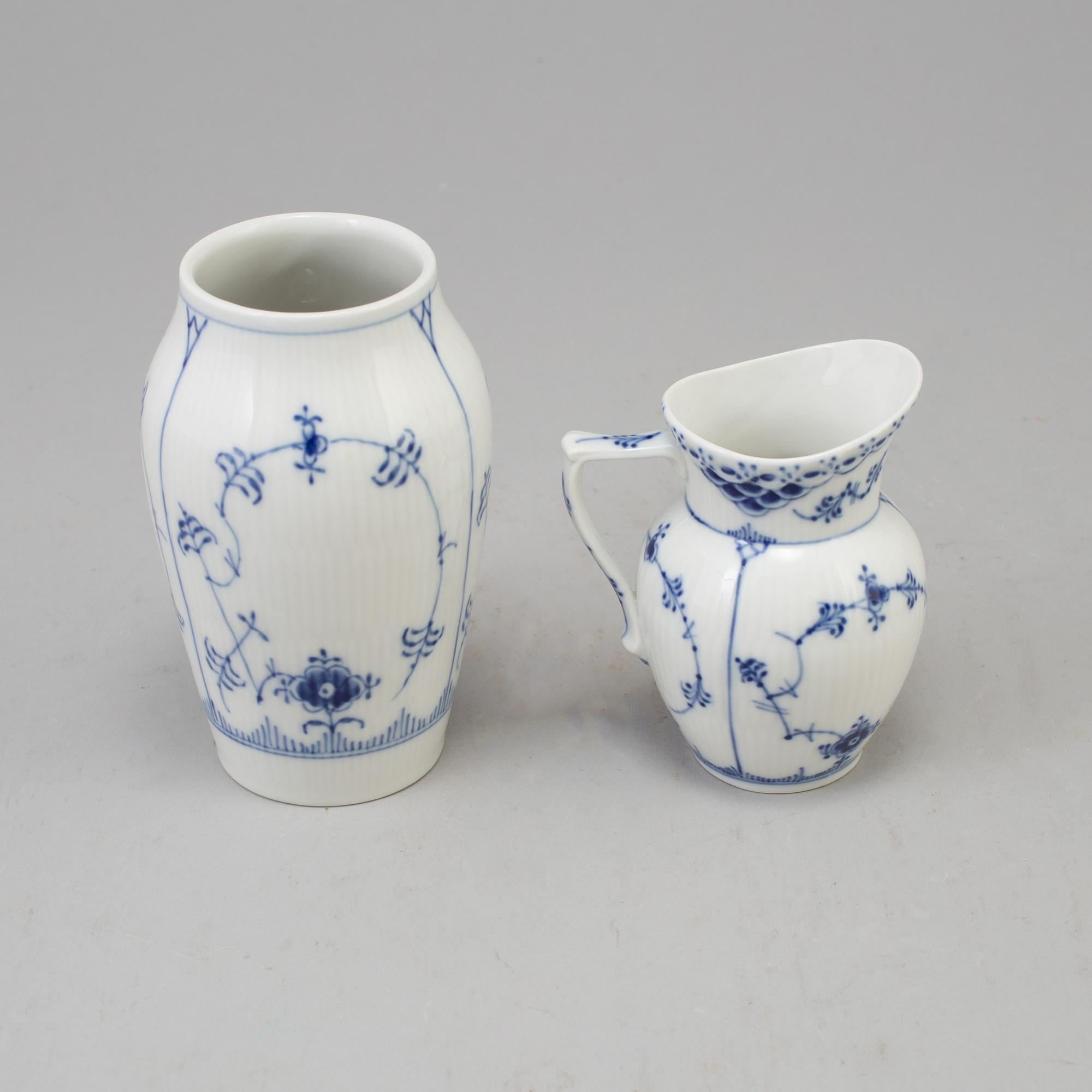 SERVIS, 44 delar, porslin, "Musselmalet", Royal Copenhagen, Danmark.