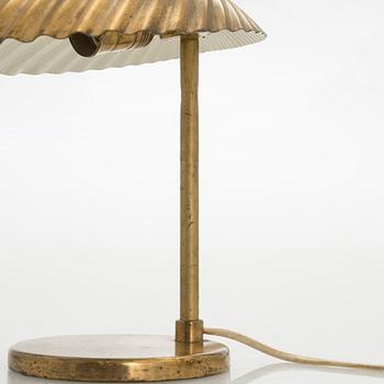 Paavo Tynell, a 1940s '5321' 'The Shell' table lamp for Taito.