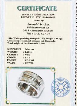 RING, 18k vitguld, prinsesslipade diamanter 3.20 ct. Total vikt 13.2 g.