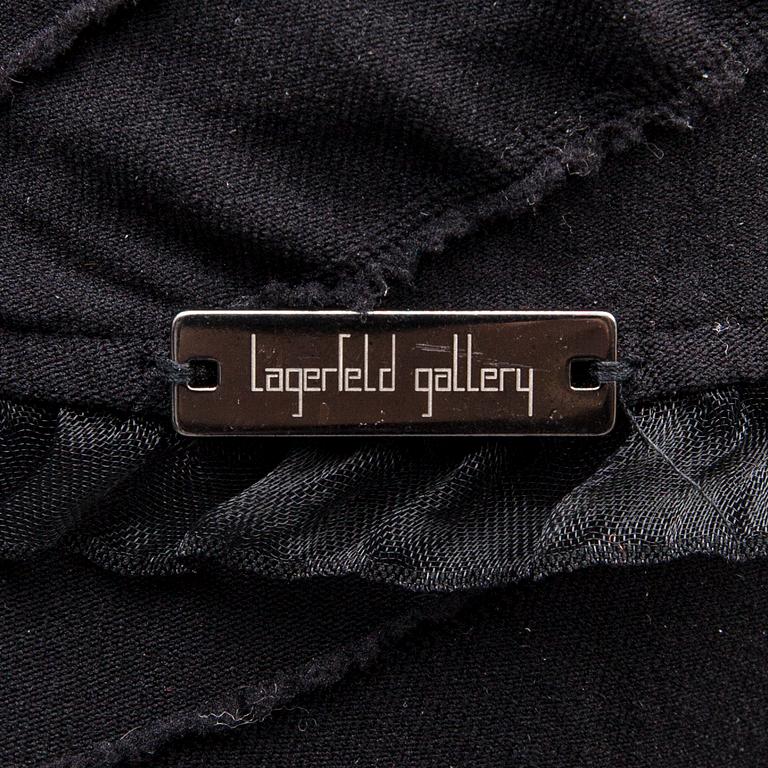 KLÄNNINGAR, 2 st, samt DRÄKT, 2 delar, Karl Lagerfeld för Wolford.