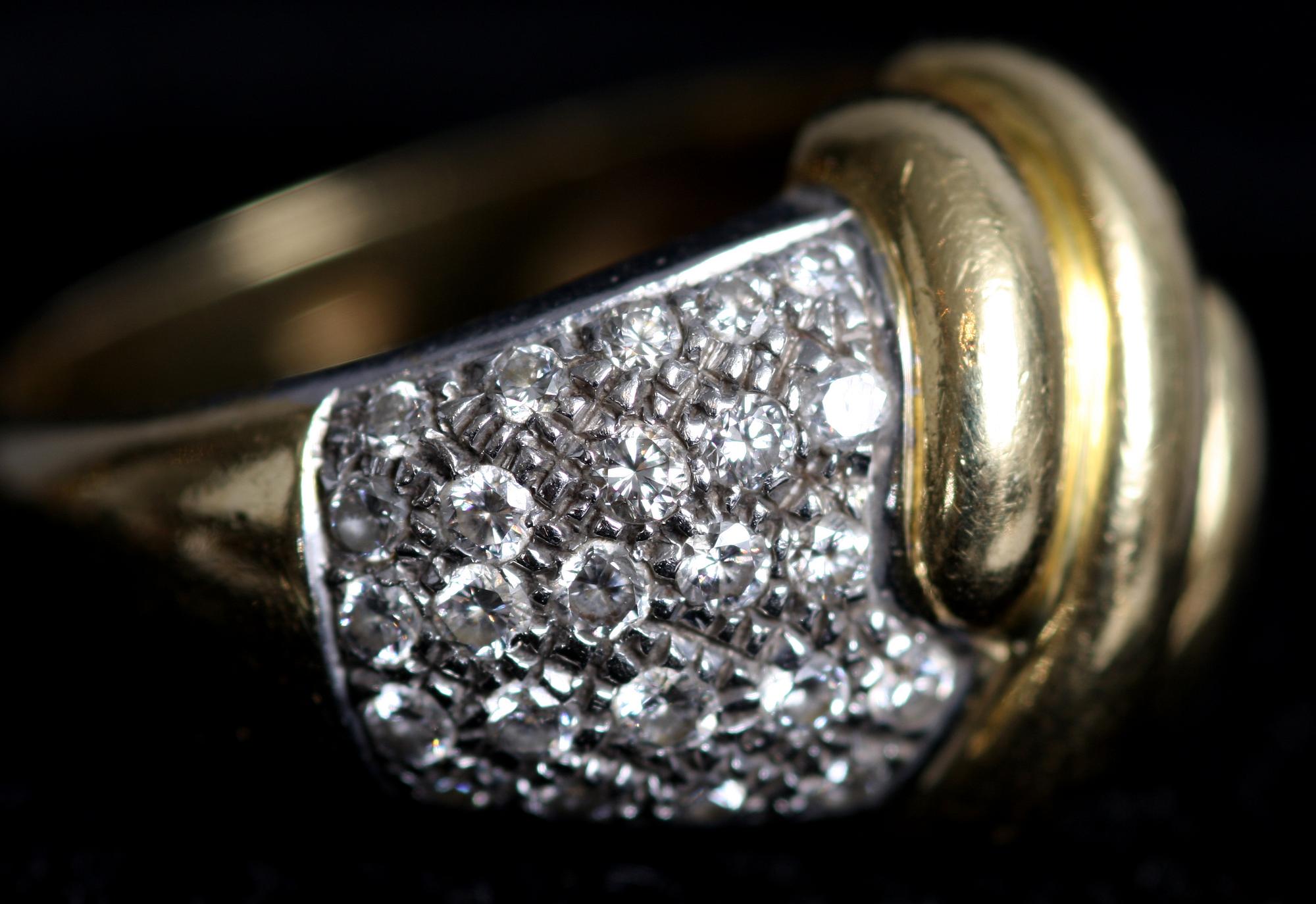 RING, guld samt diamanter.