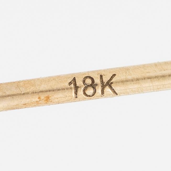 Earrings, a pair, 18K gold with brilliant-cut diamonds, flower-shaped.