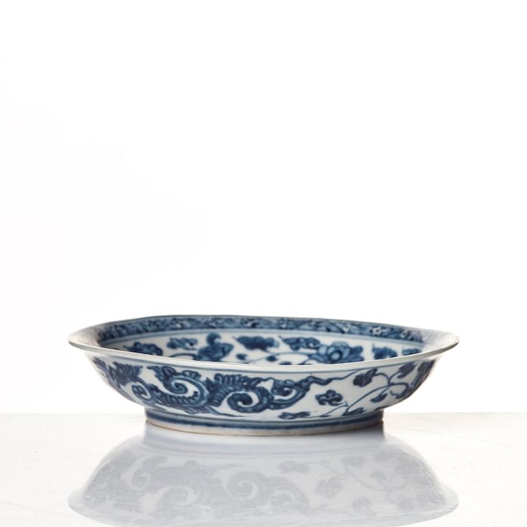 A blue and white dish, Ming dynasty (1368-1644).