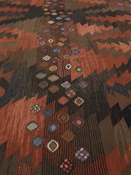 Barbro Nilsson, Matta, "Tånga brun original", gobelängteknik, ca 306,5-310 x 249,5-251,5 cm, signerad AB MMF BN.