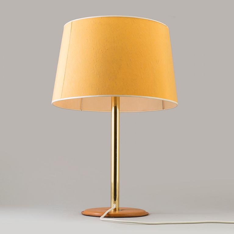 ATELJE LYKTAN, bordslampa, i mässing med läderklädd fot 1980-tal.