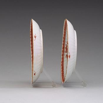 A pair of bats dishes, Qing dynasty, circa 1900 with Yongzhengs mark in read.