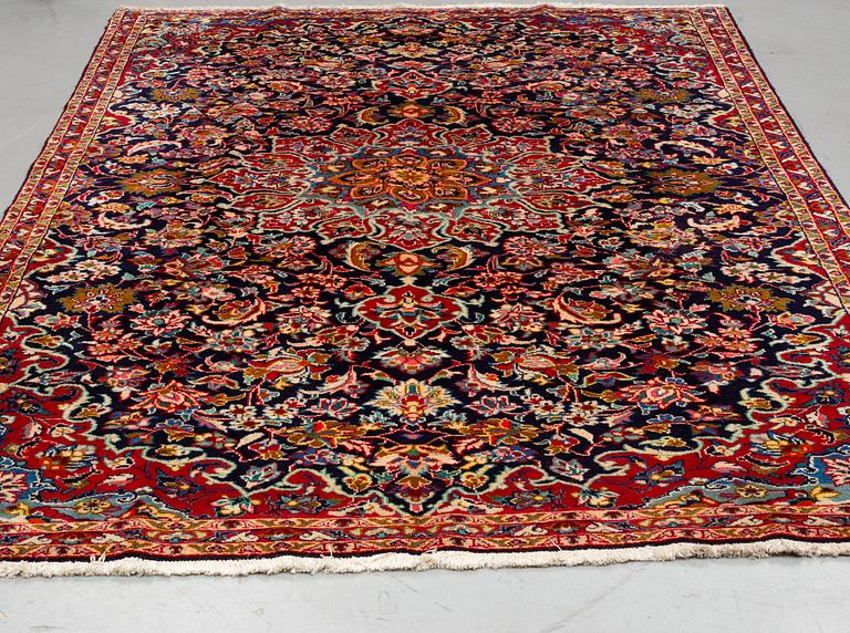 Carpet, western persia, ca 307 x 220 cm.