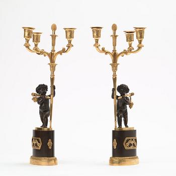 KANDELABRAR, för tre ljus, ett par, empire, Frankrike, 1800-talets början.