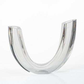 Göran Wärff, A vase / sculpture in clear glass. Signed.